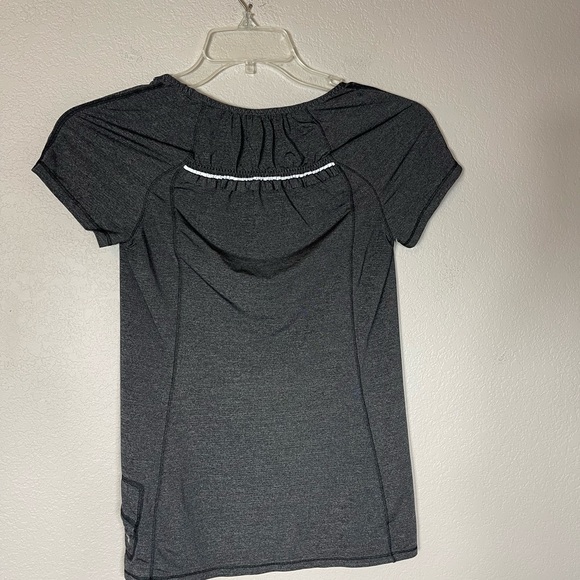 Lululemon Run Wild Short Sleeve Tech Top 4 Gray Ruffle Workout Athletic Gym - Picture 7 of 10